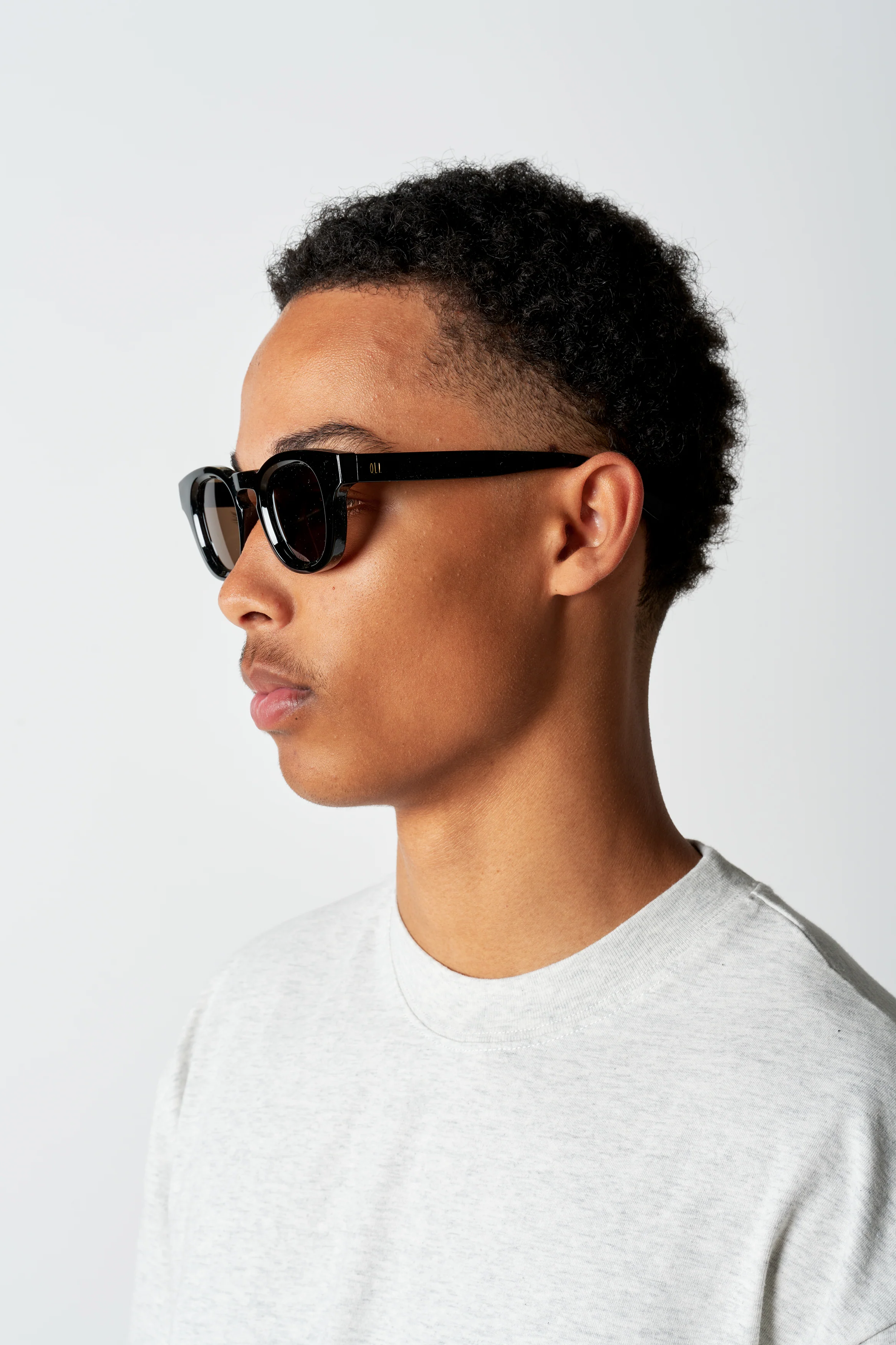 Classic Frame - Black - Image 4