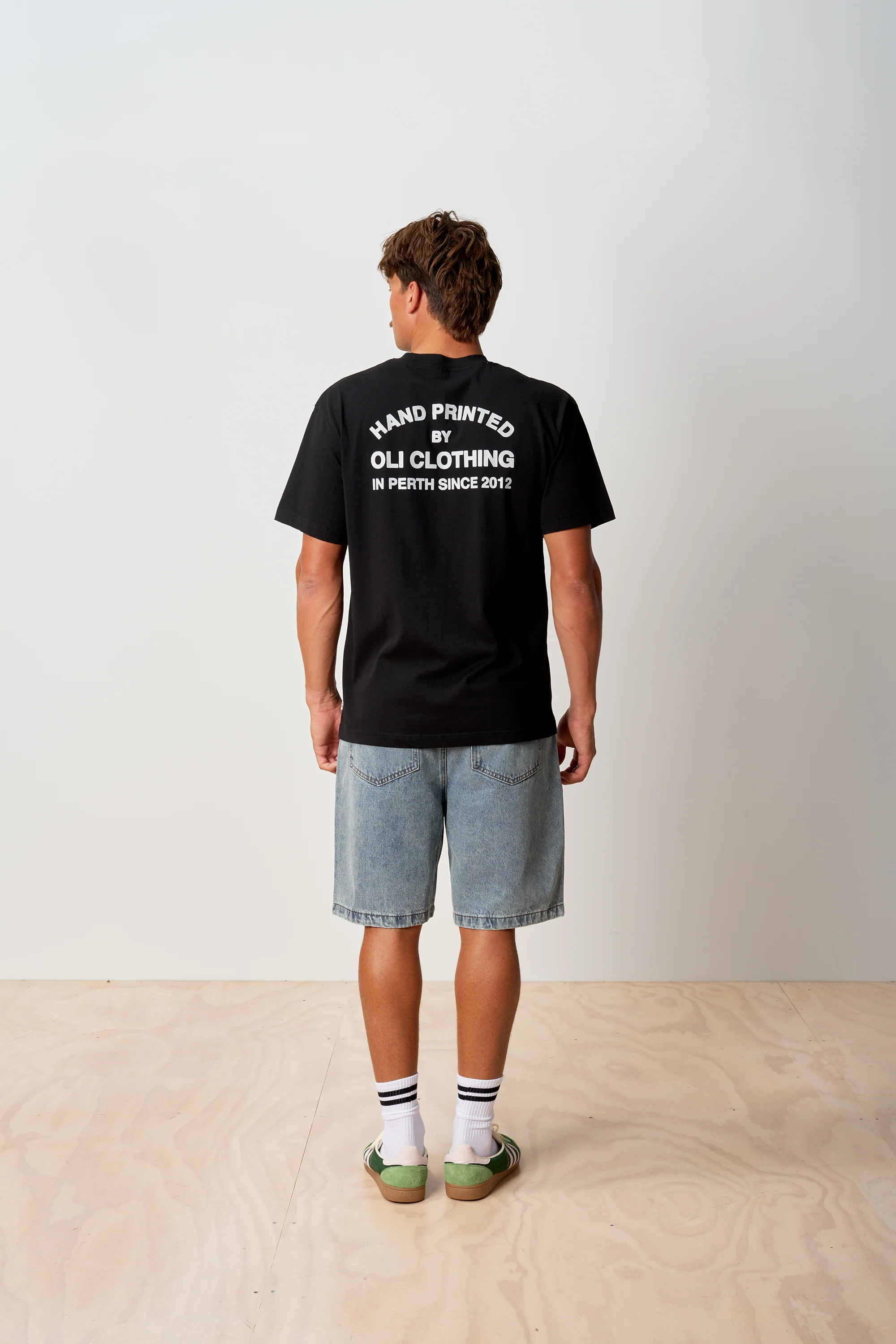 Emblem Back Print T - Black - Image 4