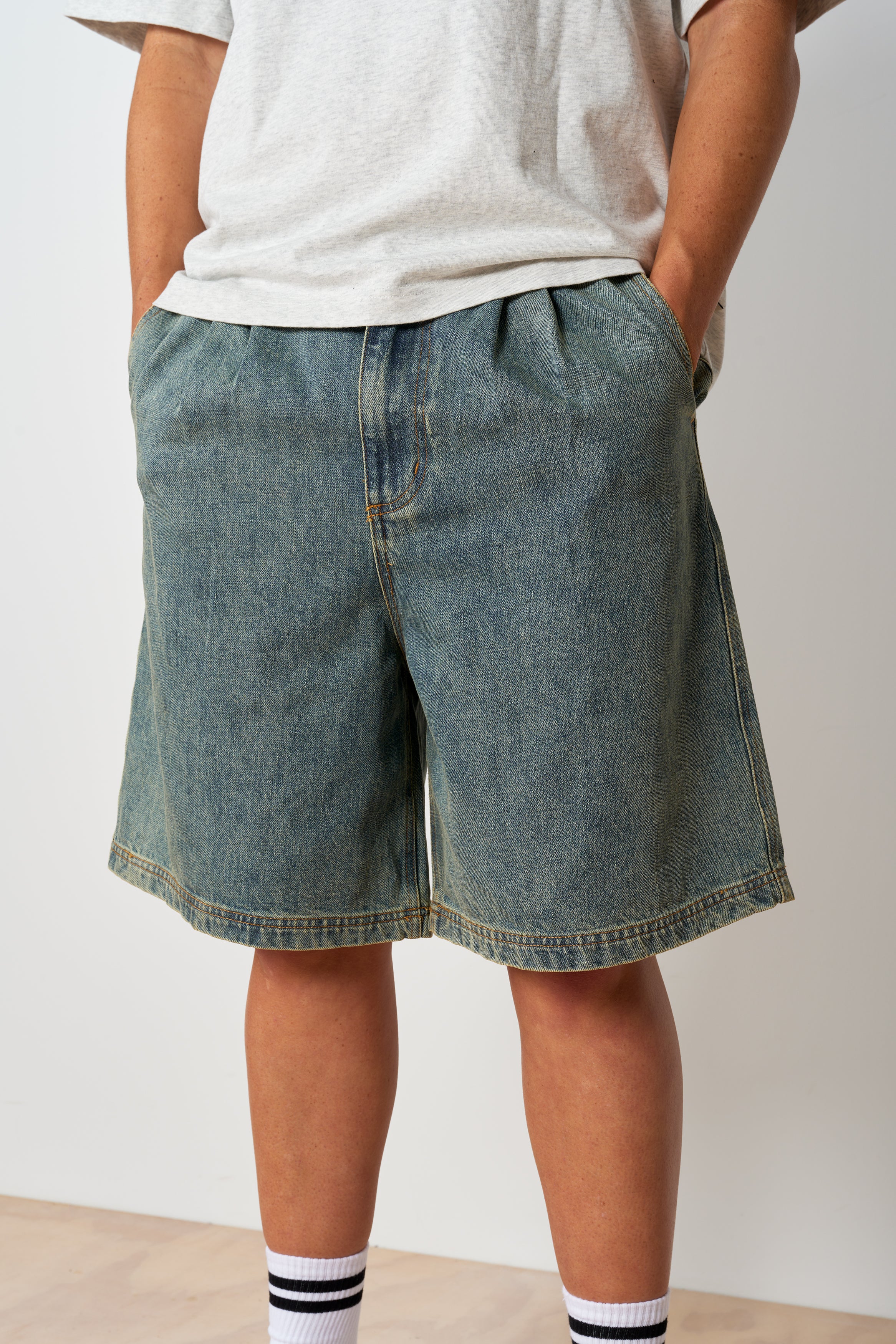 Pleated Denim Short - Coffee Wash - Image 4